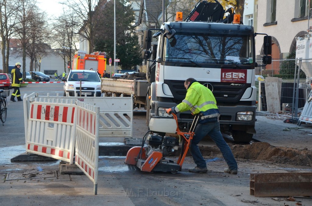 Gasaustritt 2 Koeln Ehrenfeld Lindenbornstr P58.JPG - Miklos Laubert